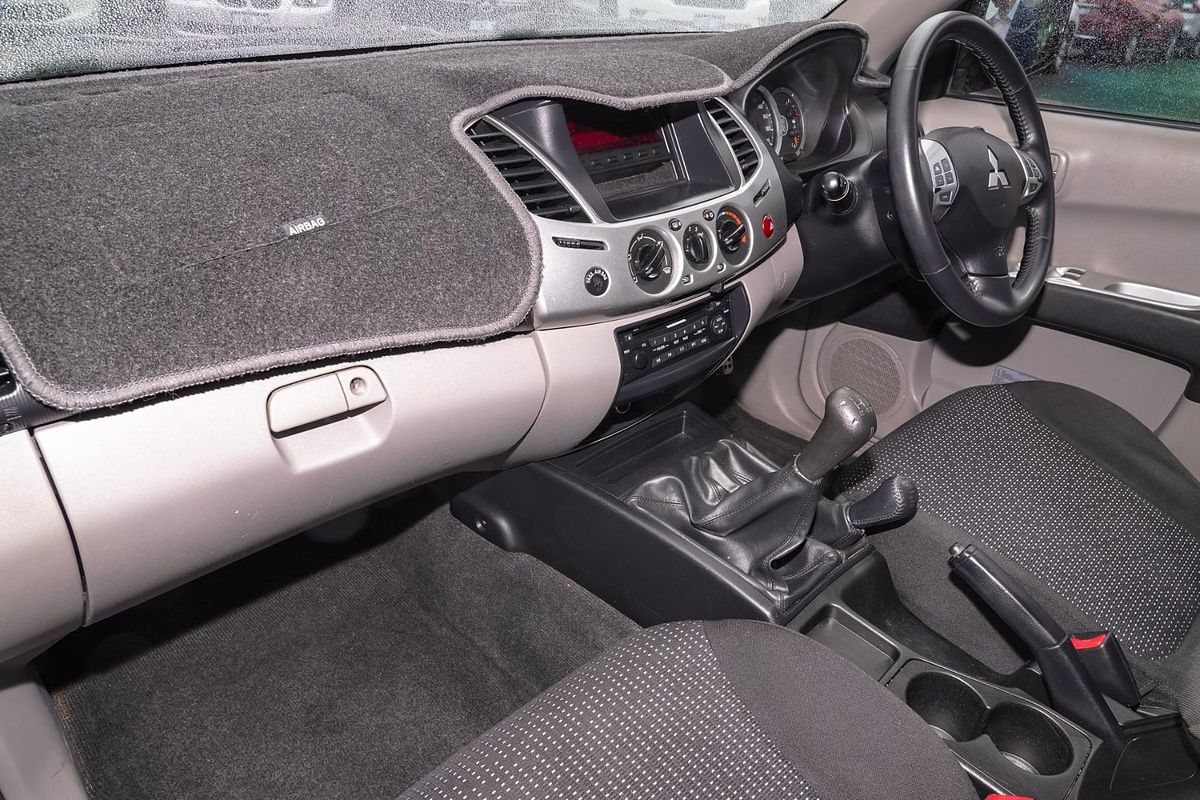 2010 Mitsubishi Triton GLX-R MN 4X4