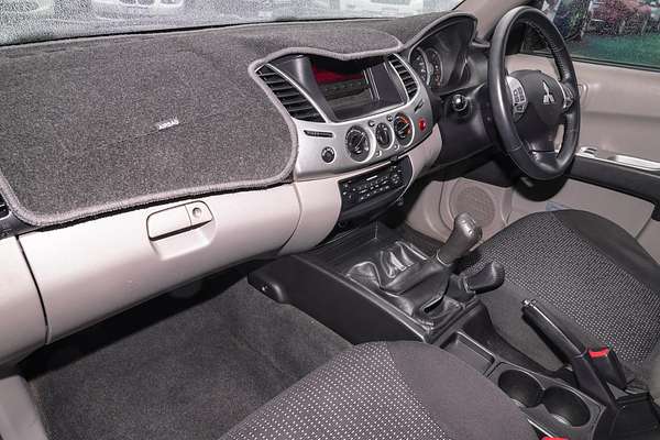 2010 Mitsubishi Triton GLX-R MN 4X4