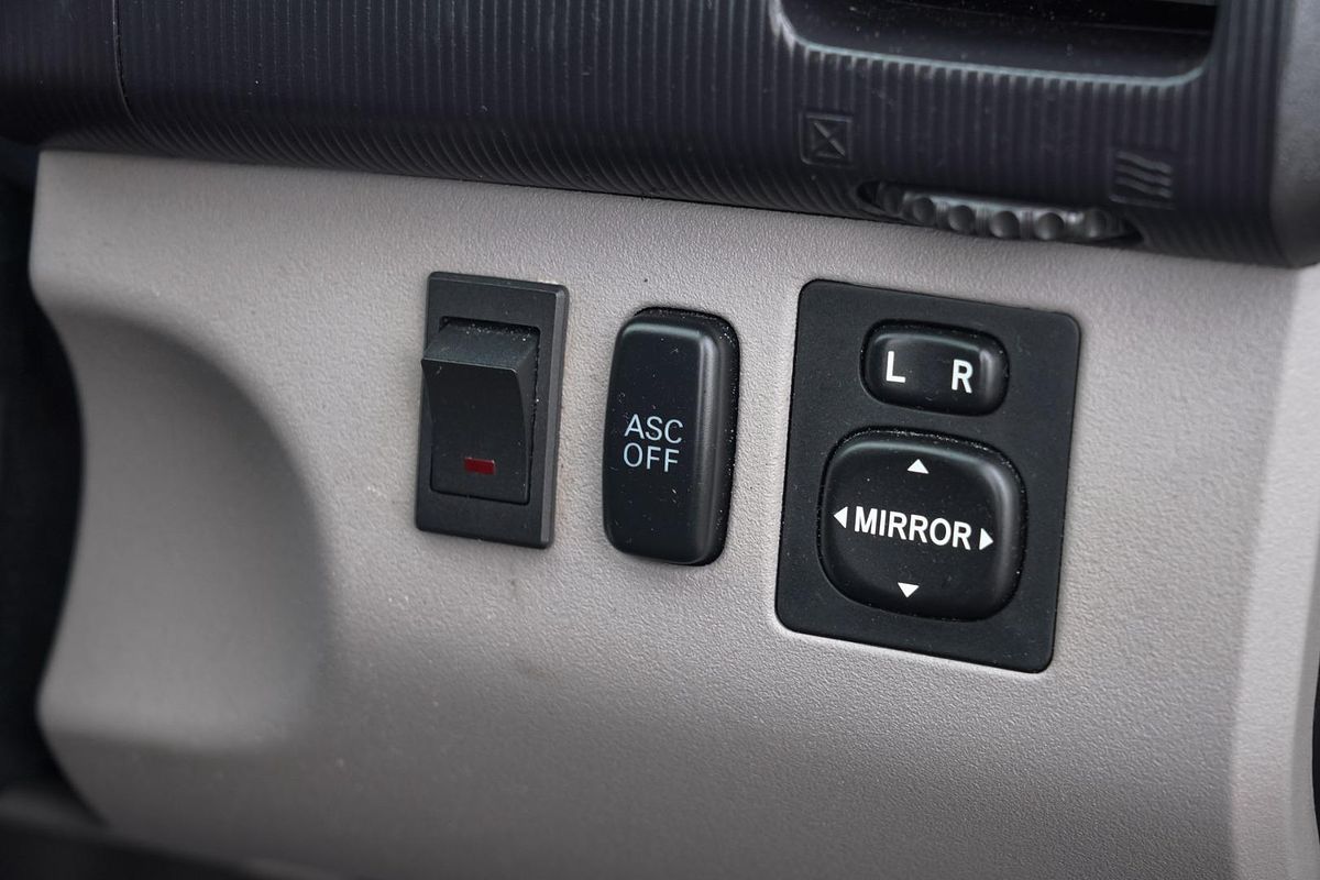 2010 Mitsubishi Triton GLX-R MN 4X4