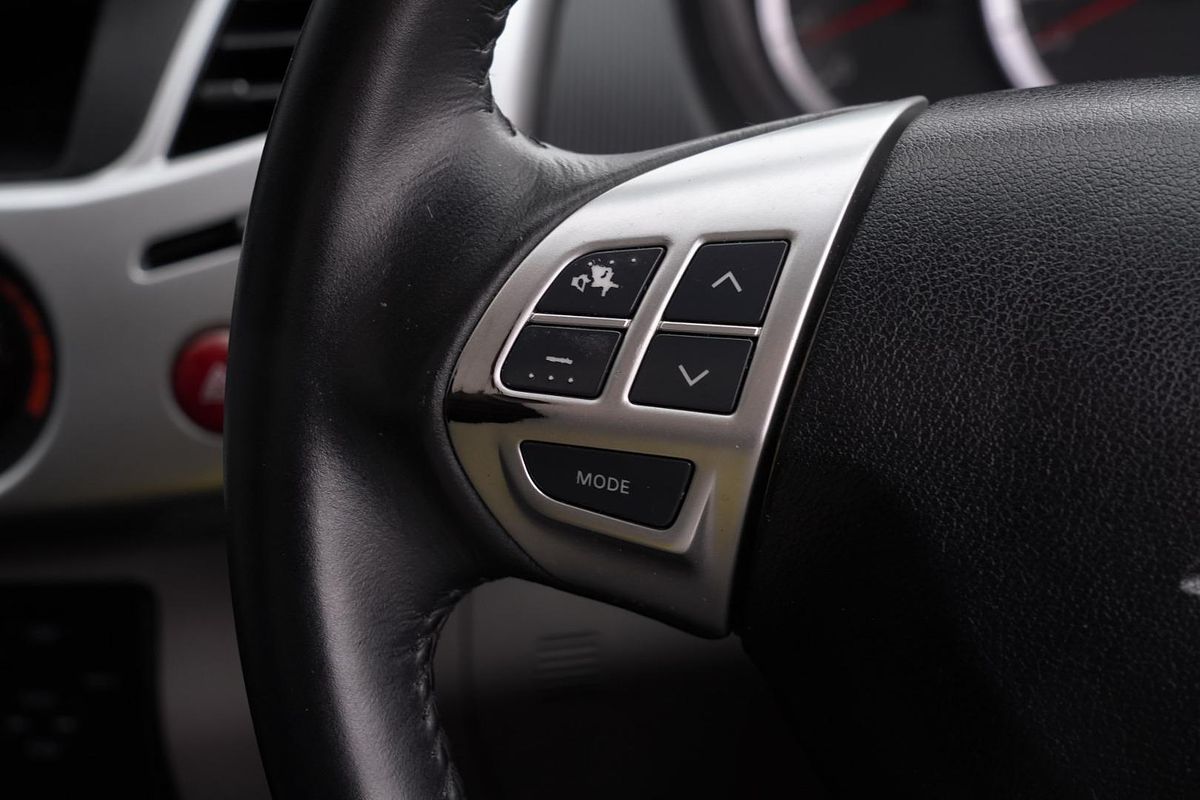 2010 Mitsubishi Triton GLX-R MN 4X4