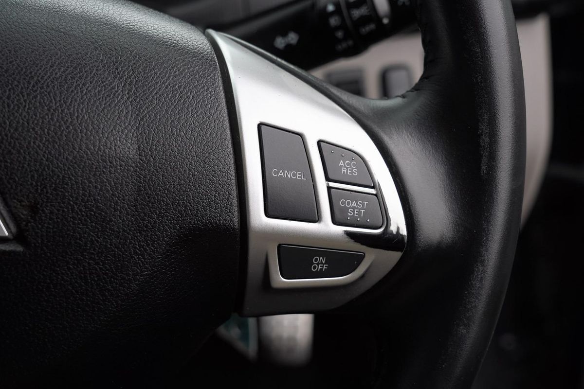 2010 Mitsubishi Triton GLX-R MN 4X4
