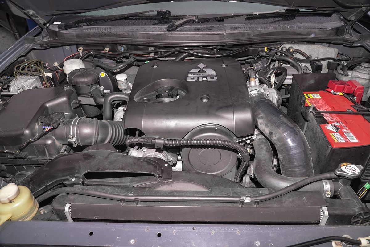 2010 Mitsubishi Triton GLX-R MN 4X4
