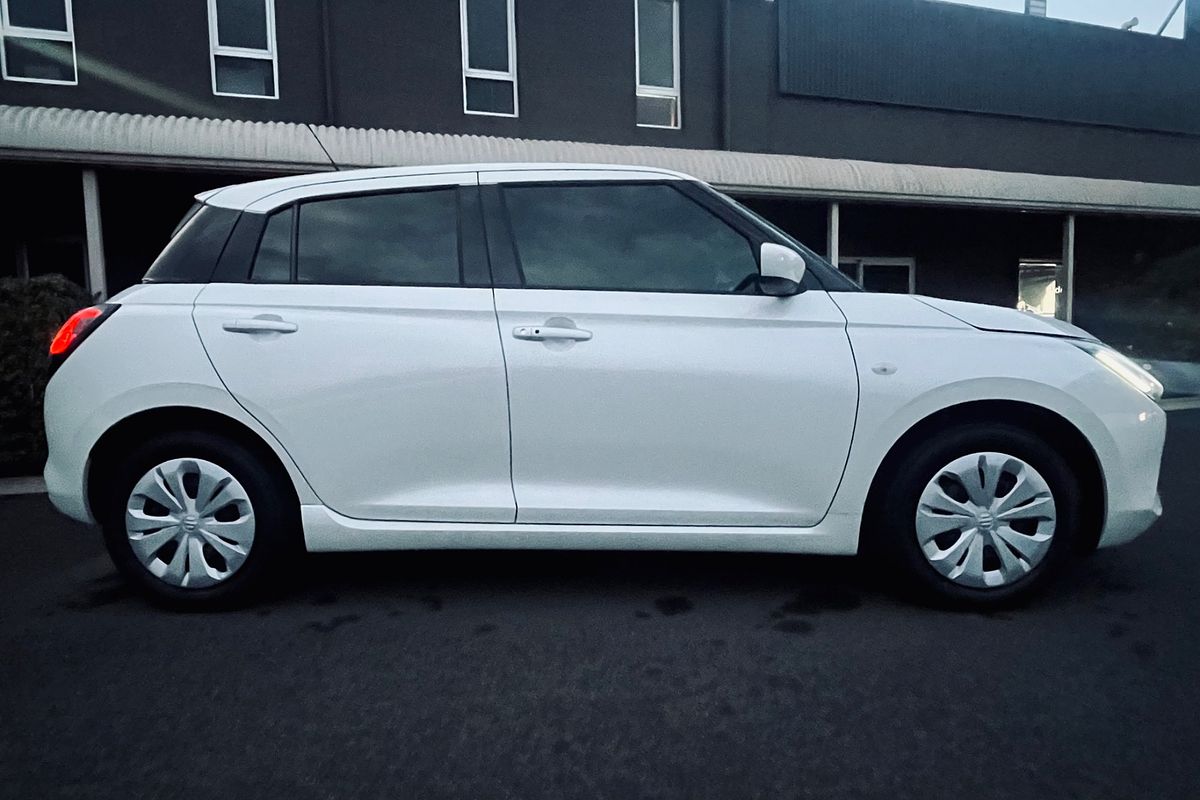 2025 Suzuki Swift Hybrid UZ