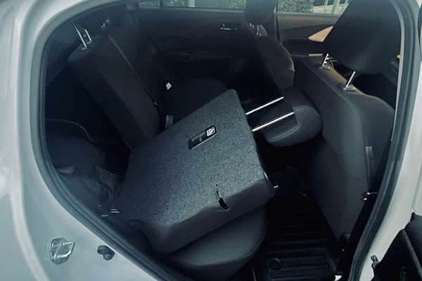2025 Suzuki Swift Hybrid UZ