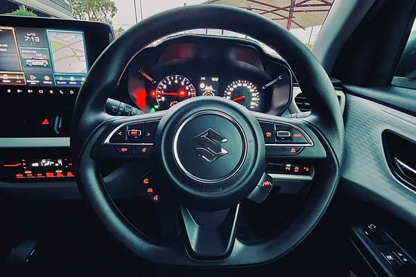 2025 Suzuki Swift Hybrid UZ