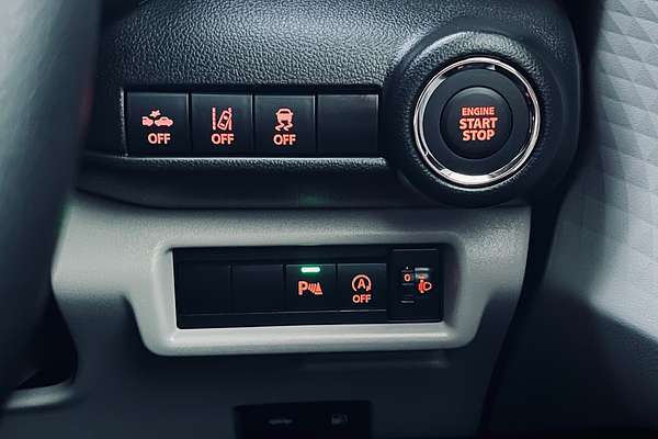 2025 Suzuki Swift Hybrid UZ