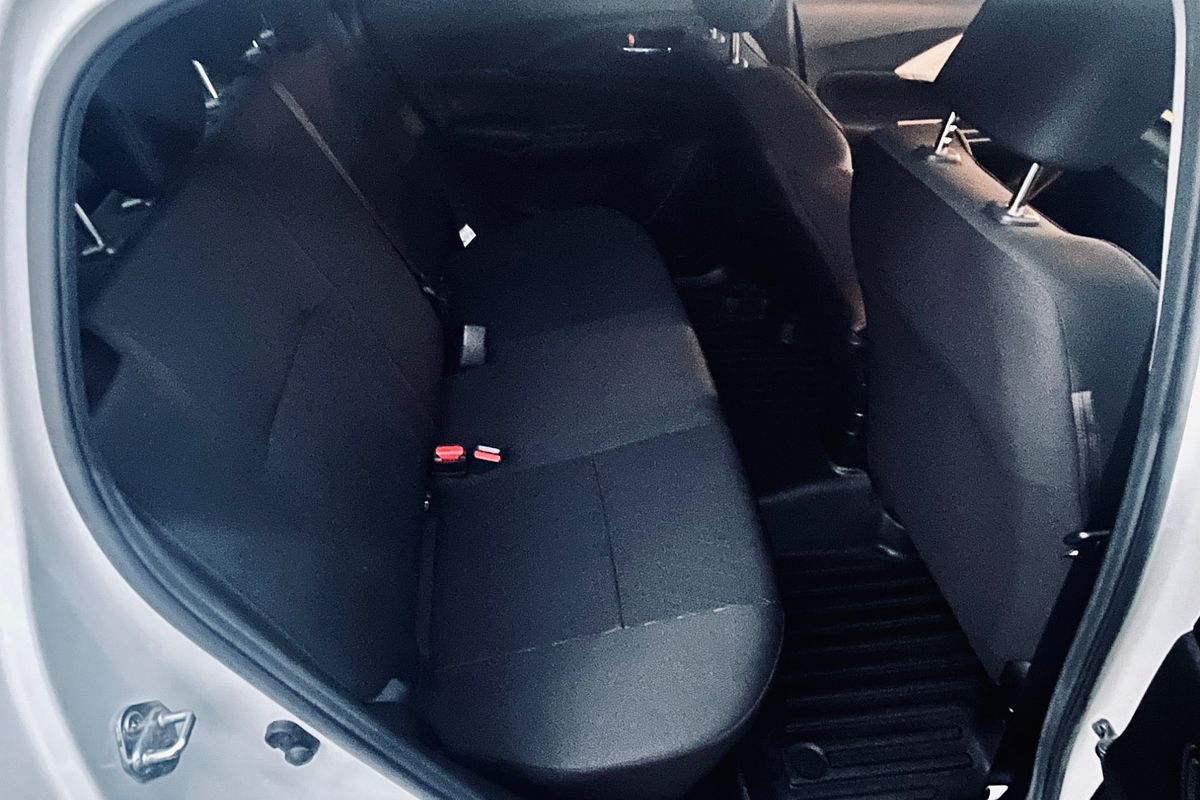 2025 Suzuki Swift Hybrid UZ