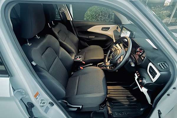 2025 Suzuki Swift Hybrid UZ
