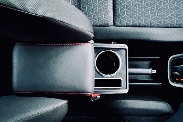 2025 Suzuki Swift Hybrid UZ