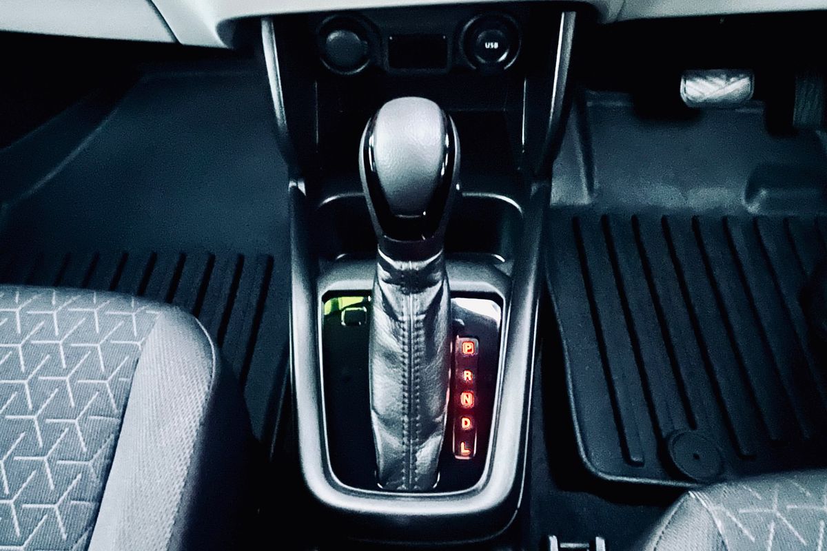 2025 Suzuki Swift Hybrid UZ