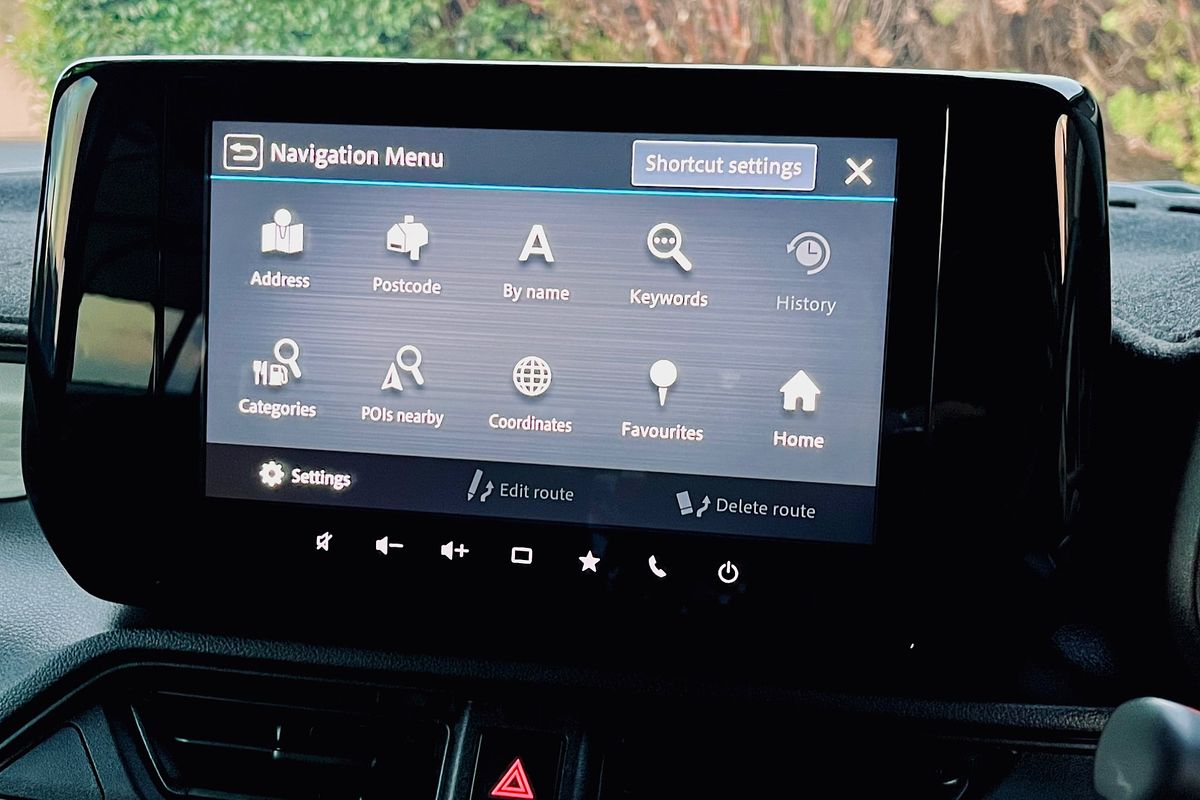 2025 Suzuki Swift Hybrid UZ