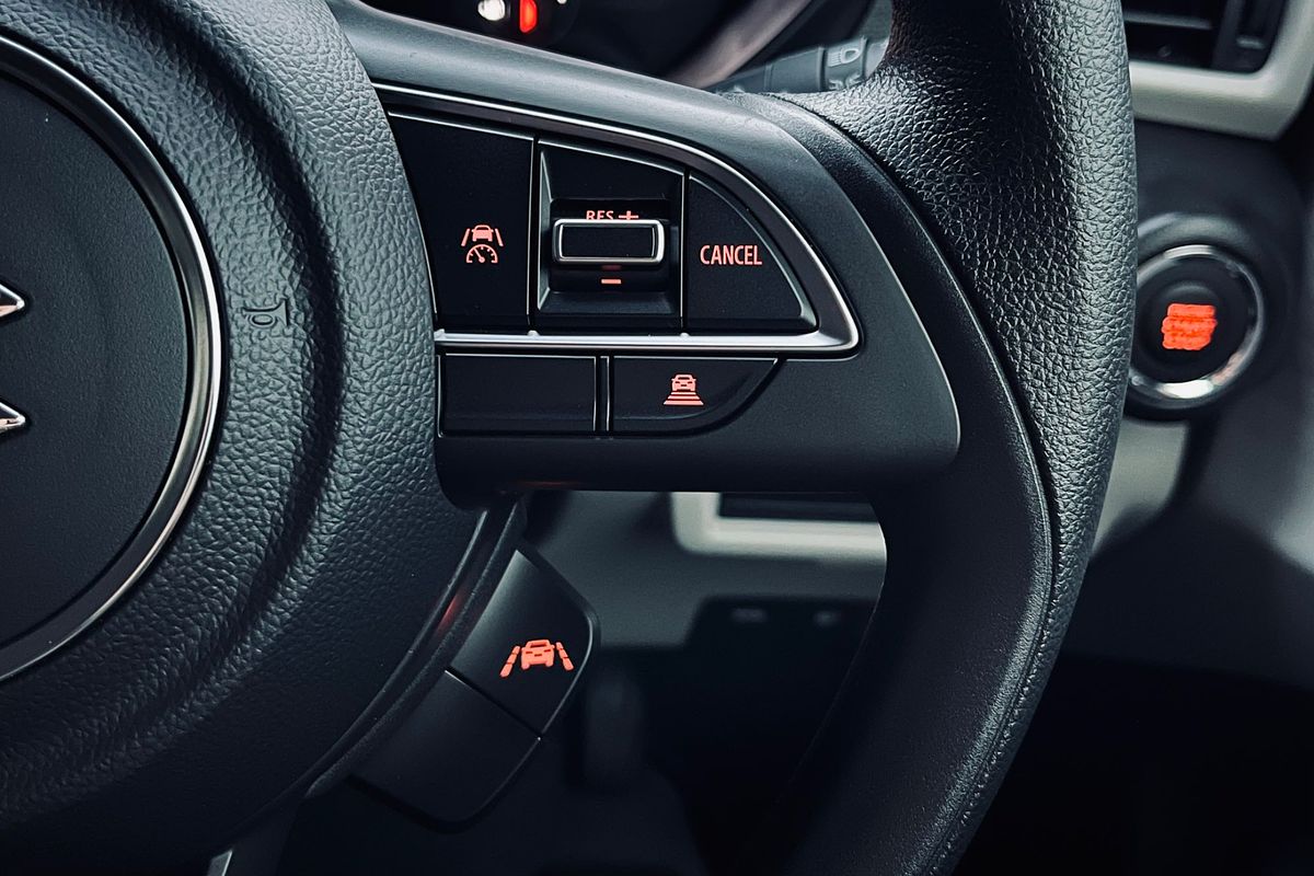 2025 Suzuki Swift Hybrid UZ