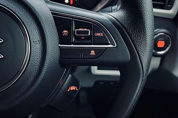 2025 Suzuki Swift Hybrid UZ