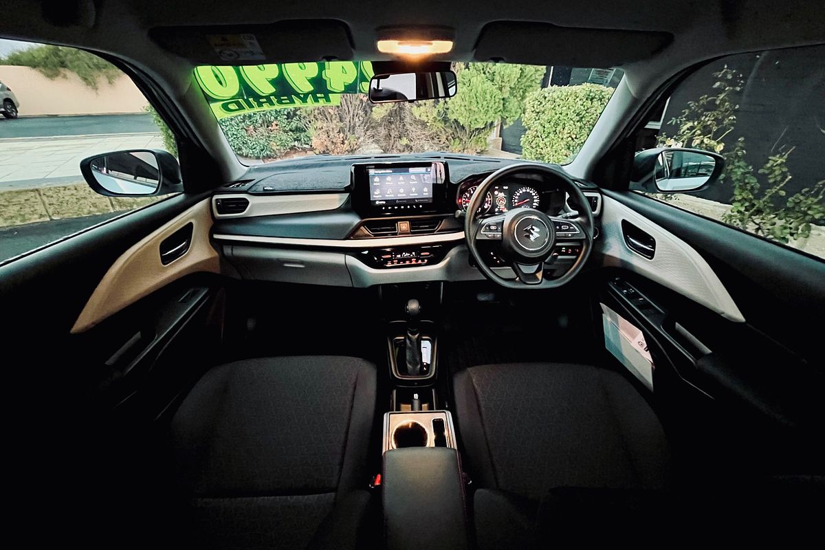 2025 Suzuki Swift Hybrid UZ