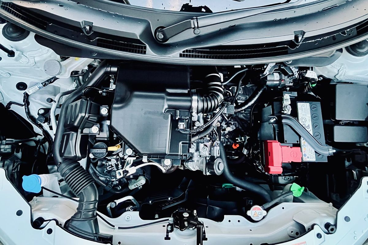 2025 Suzuki Swift Hybrid UZ