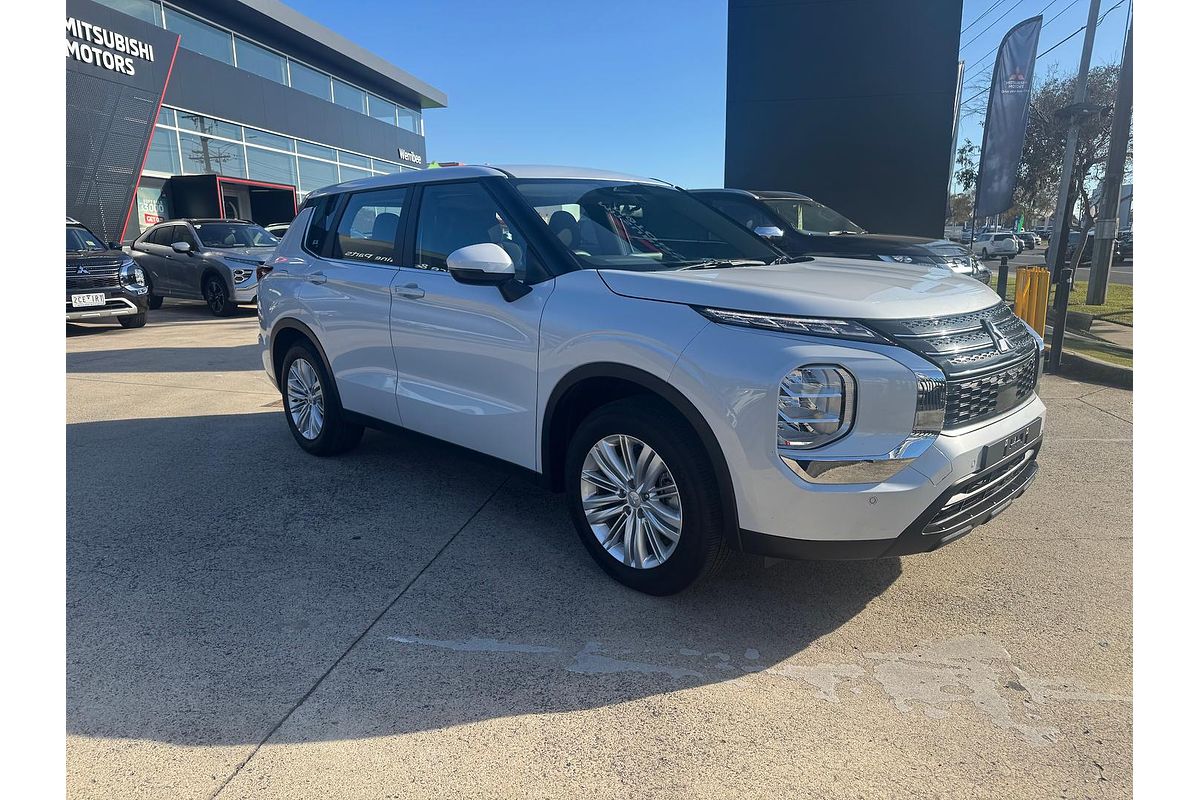 2023 Mitsubishi Outlander ES ZM