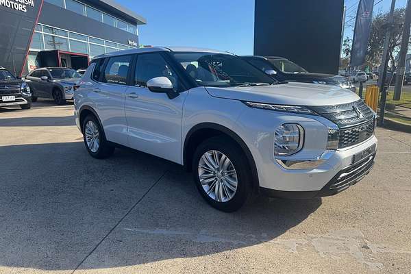 2023 Mitsubishi Outlander ES ZM