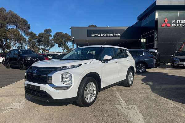 2023 Mitsubishi Outlander ES ZM