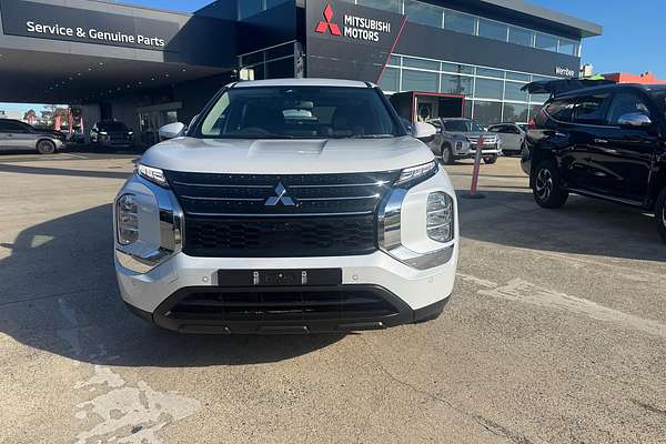 2023 Mitsubishi Outlander ES ZM