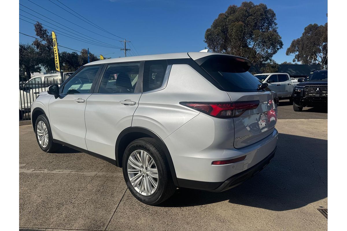 2023 Mitsubishi Outlander ES ZM