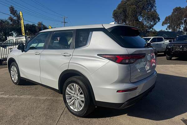 2023 Mitsubishi Outlander ES ZM