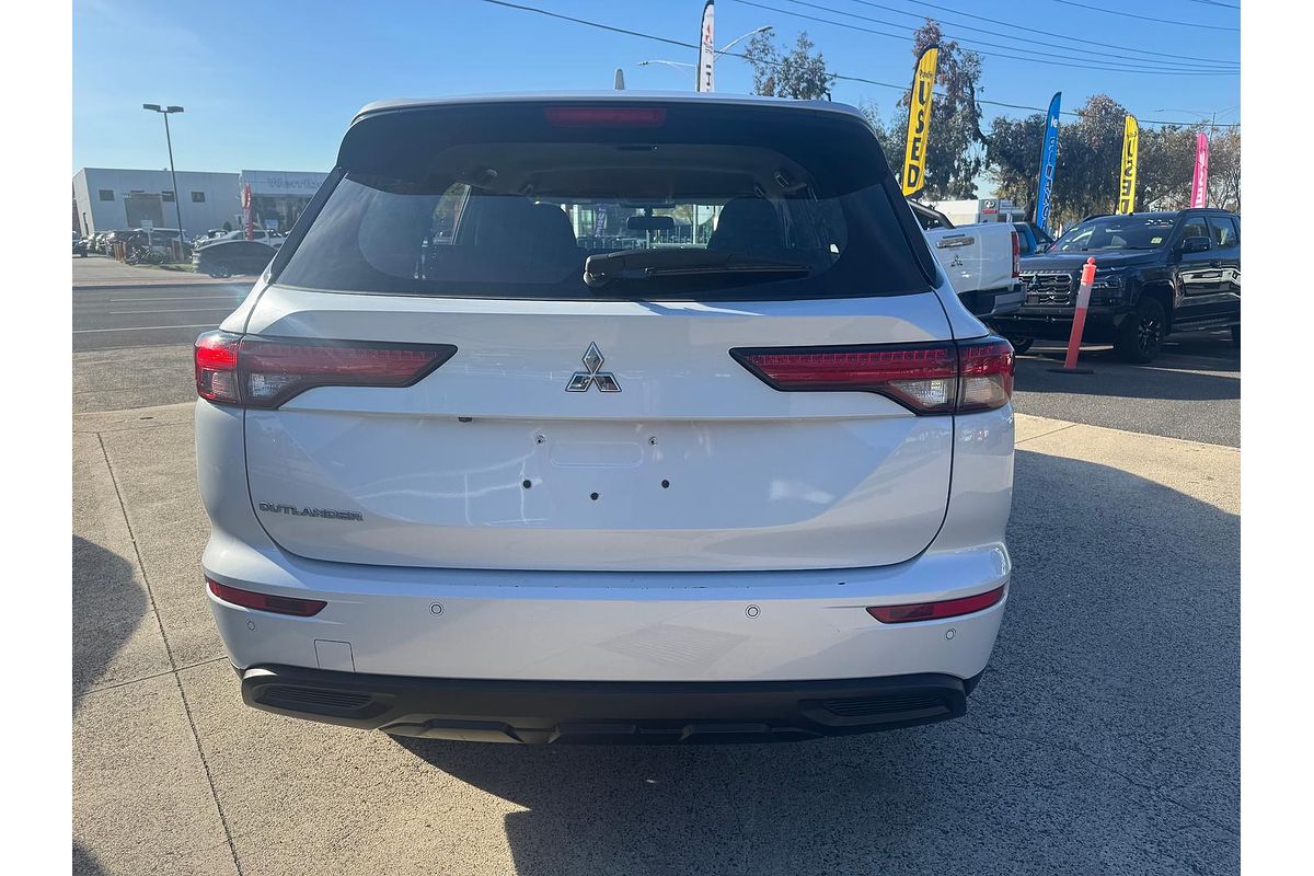 2023 Mitsubishi Outlander ES ZM