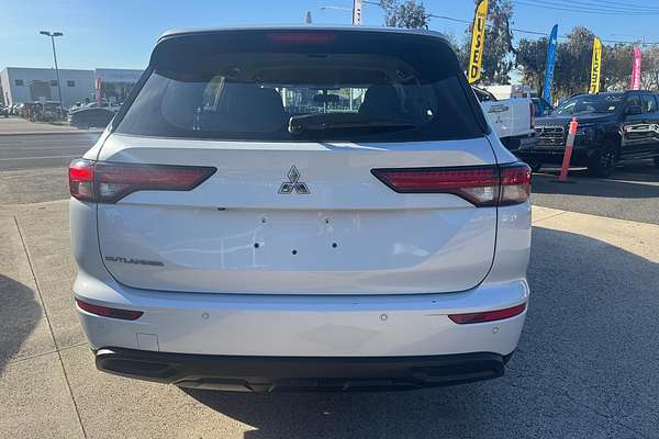 2023 Mitsubishi Outlander ES ZM