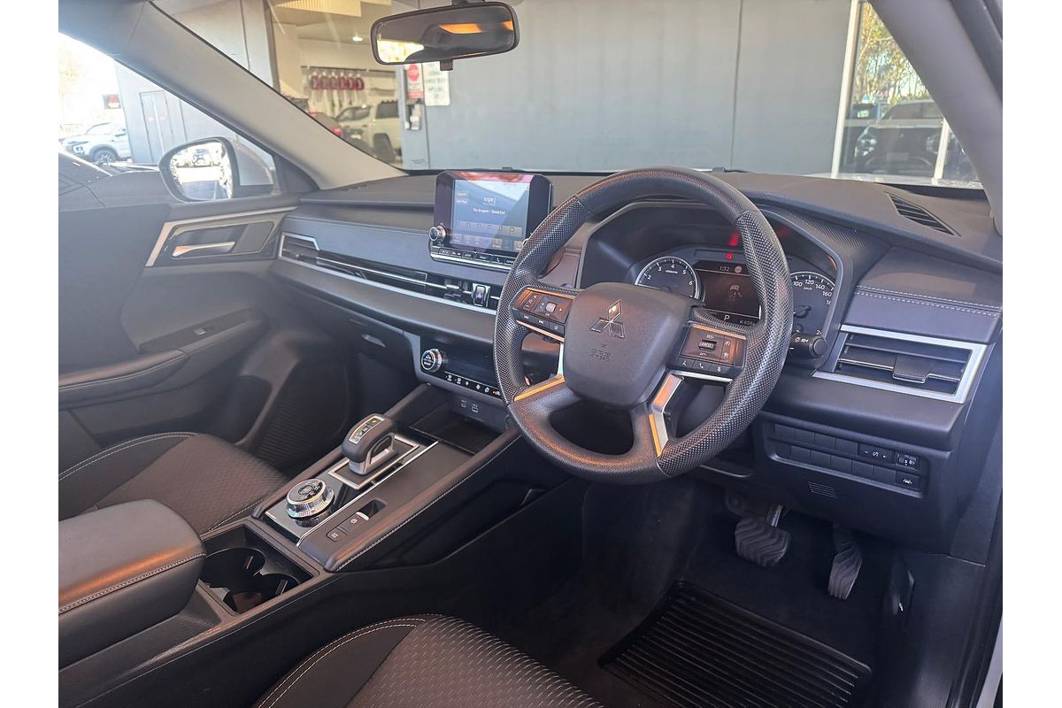 2023 Mitsubishi Outlander ES ZM