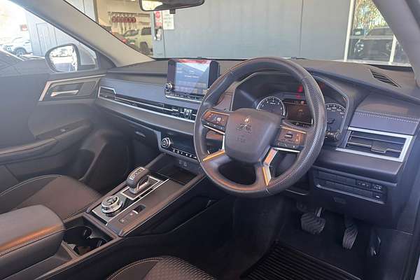 2023 Mitsubishi Outlander ES ZM