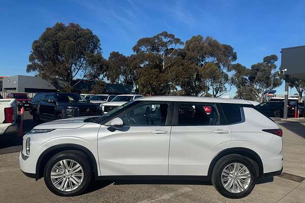 2023 Mitsubishi Outlander ES ZM