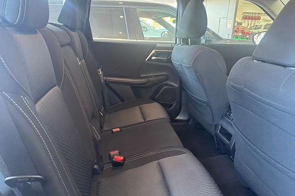 2023 Mitsubishi Outlander ES ZM