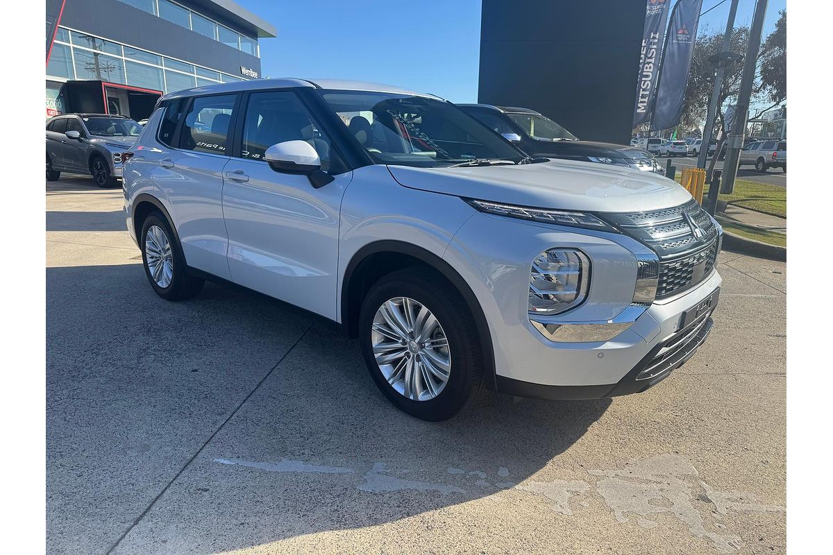 2023 Mitsubishi Outlander ES ZM