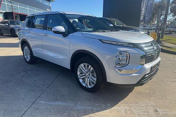2023 Mitsubishi Outlander ES ZM