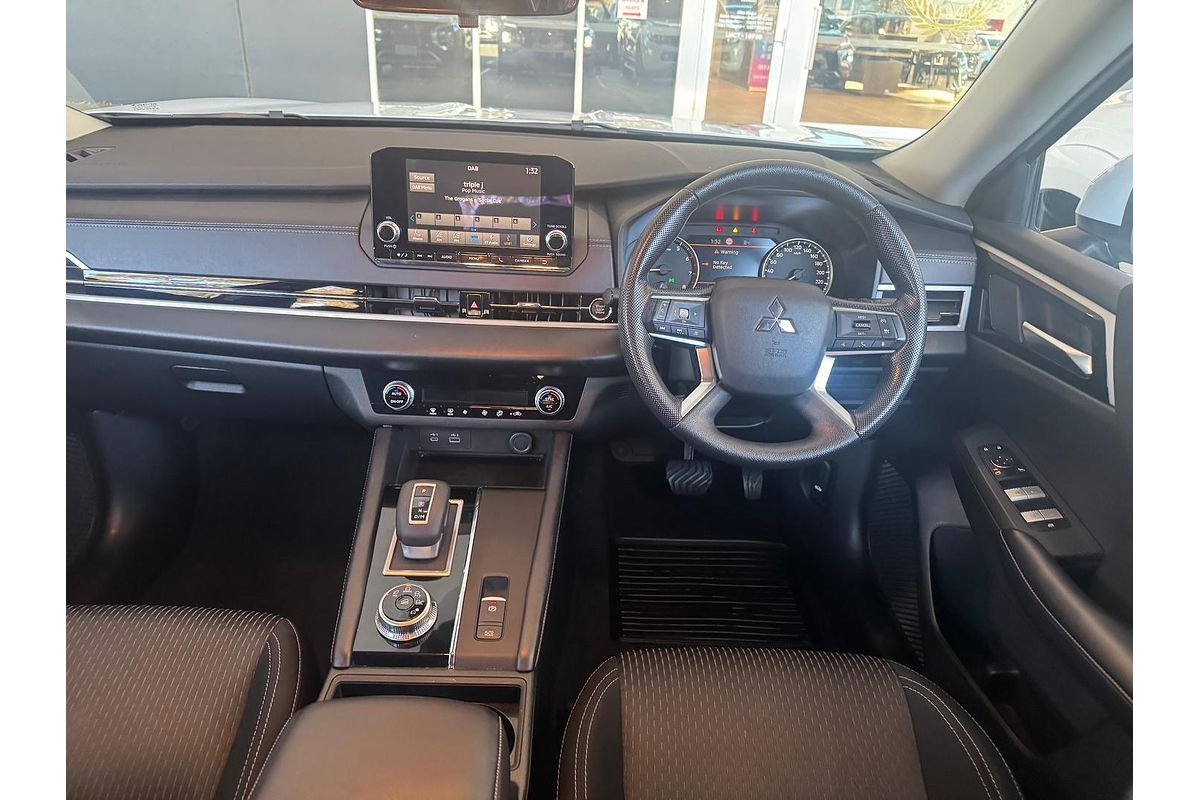 2023 Mitsubishi Outlander ES ZM