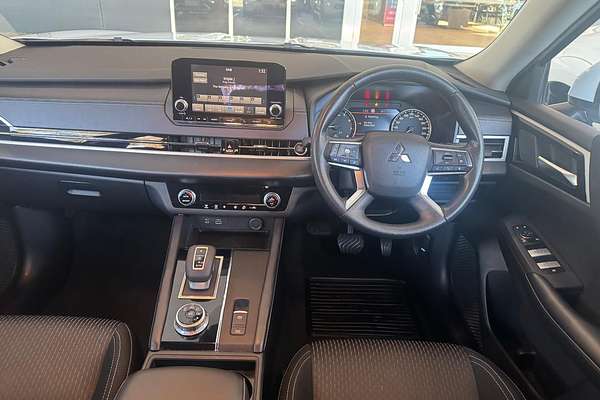 2023 Mitsubishi Outlander ES ZM