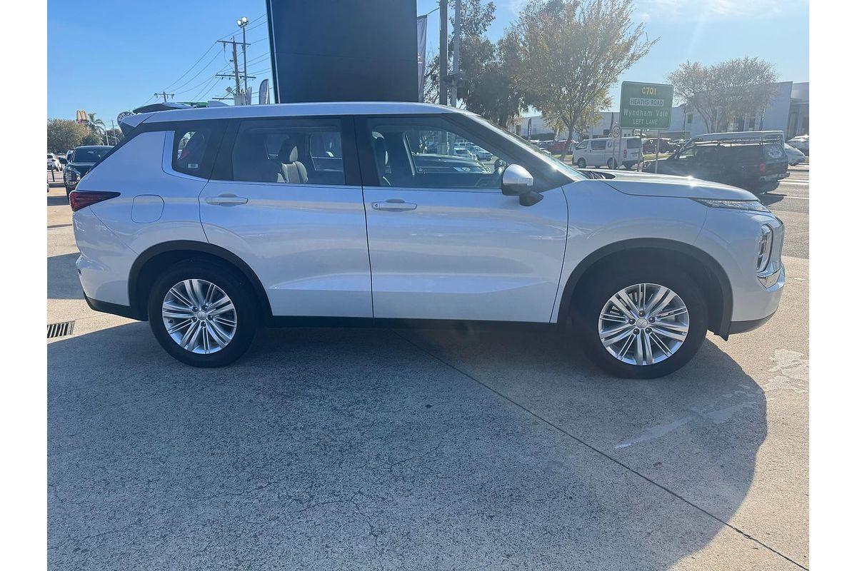 2023 Mitsubishi Outlander ES ZM
