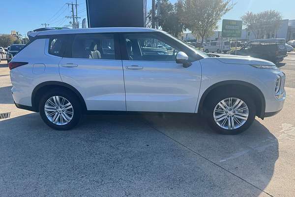 2023 Mitsubishi Outlander ES ZM