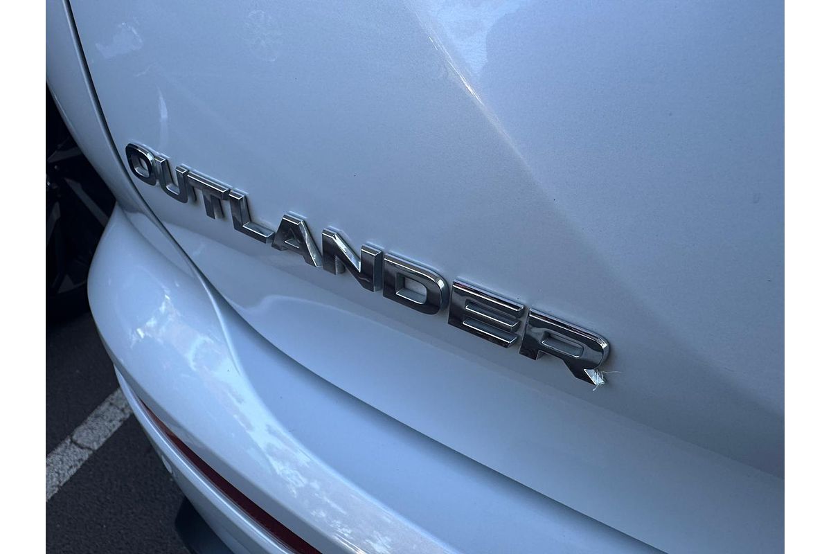 2023 Mitsubishi Outlander ES ZM