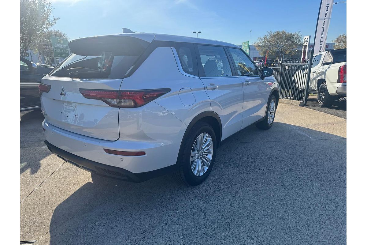 2023 Mitsubishi Outlander ES ZM