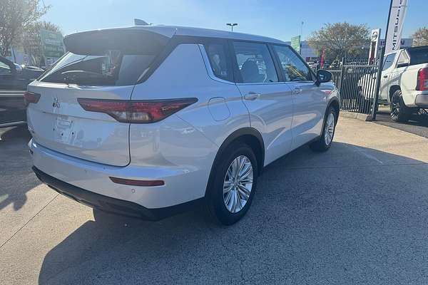 2023 Mitsubishi Outlander ES ZM