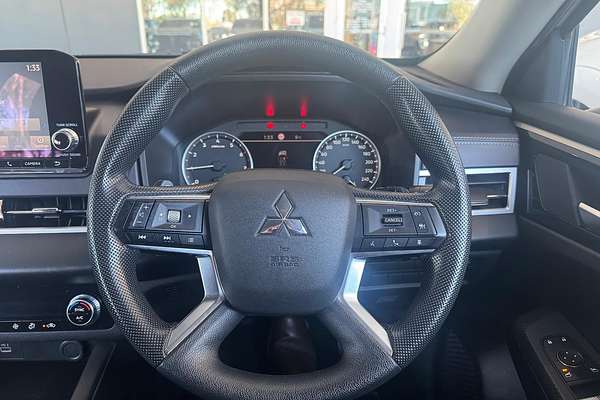 2023 Mitsubishi Outlander ES ZM