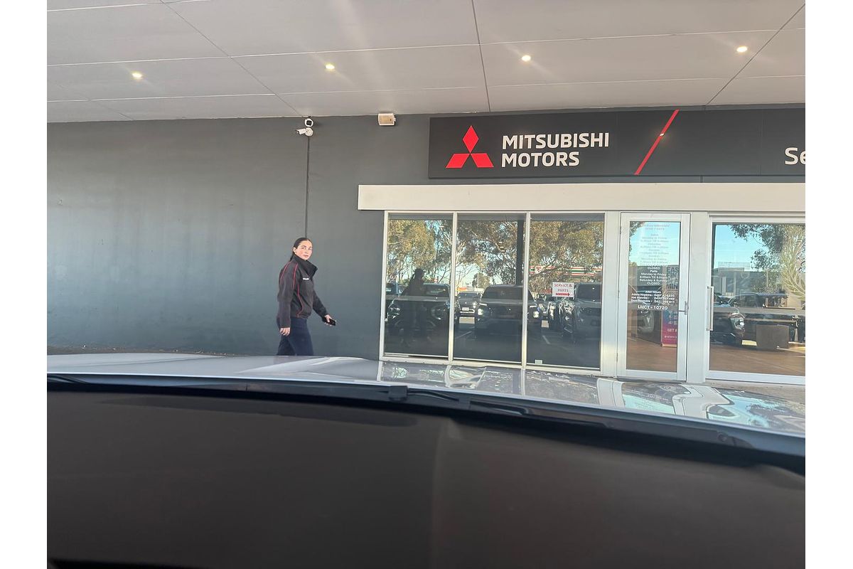 2023 Mitsubishi Outlander ES ZM