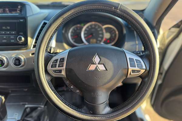 2014 Mitsubishi Triton GLX-R MN 4X4