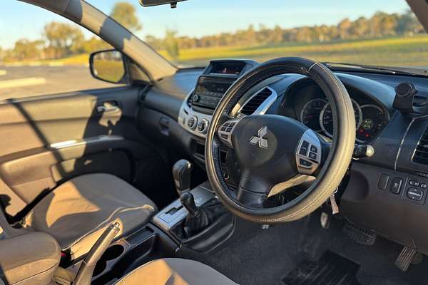 2014 Mitsubishi Triton GLX-R MN 4X4