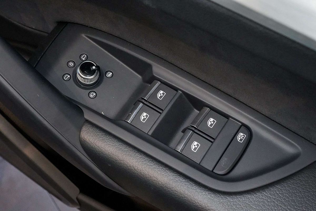 2024 Audi Q5 45 TFSI S line FY