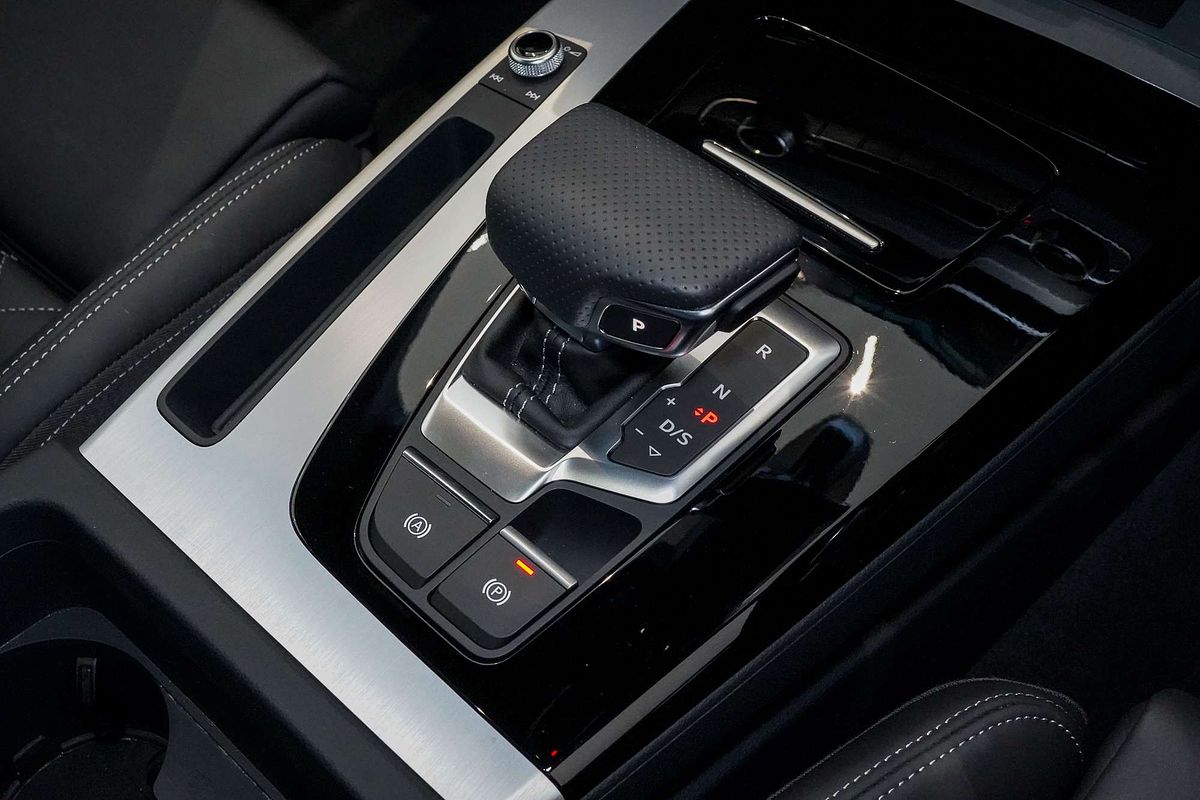 2024 Audi Q5 45 TFSI S line FY