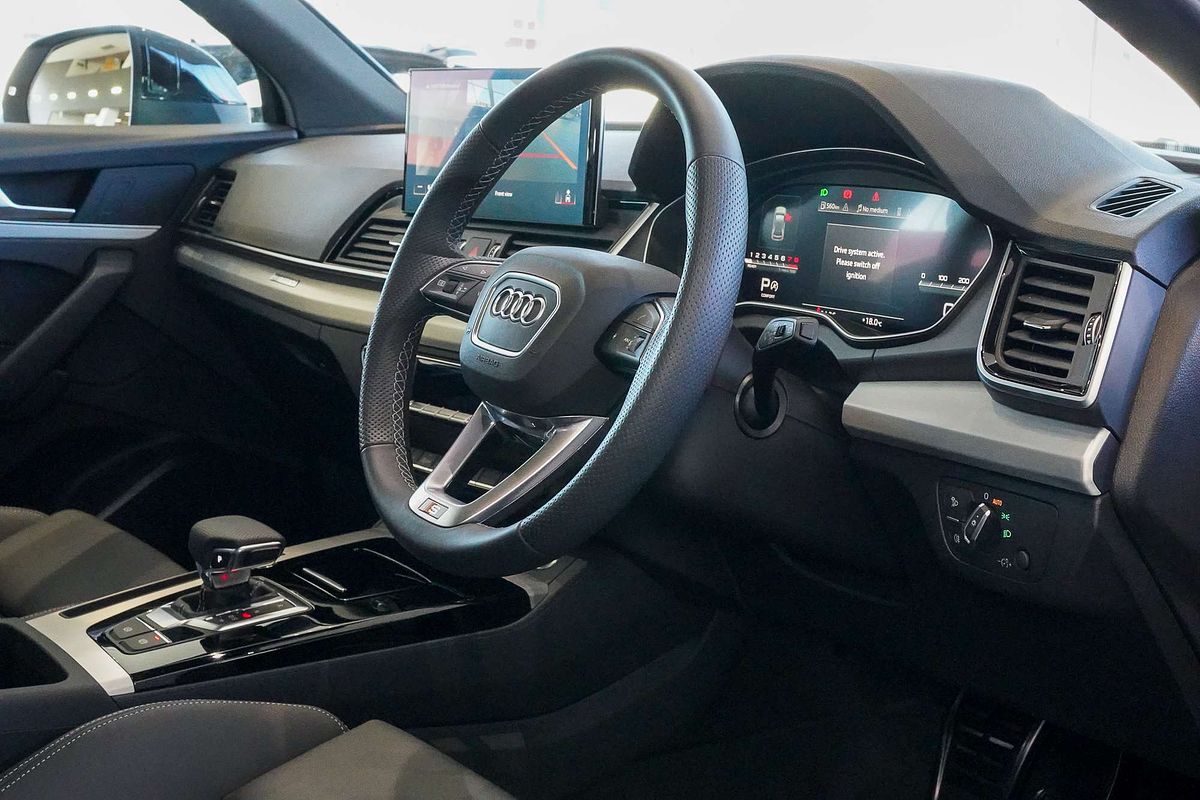 2024 Audi Q5 45 TFSI S line FY