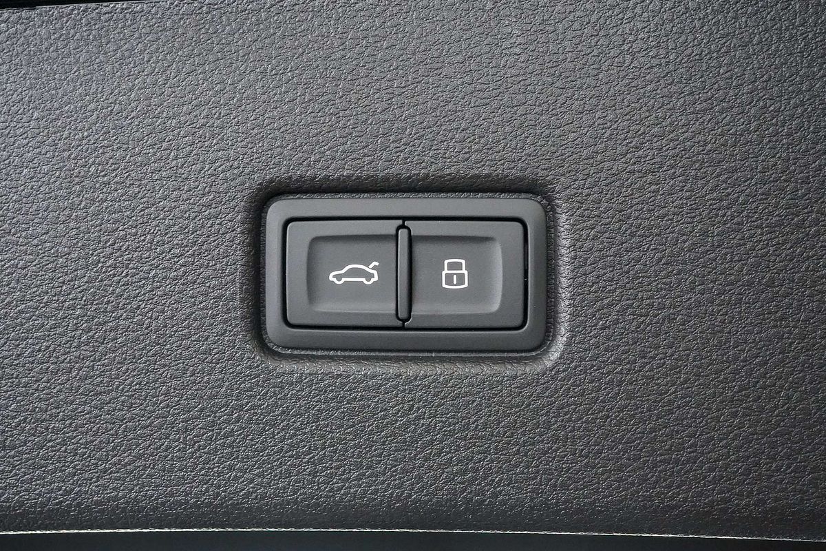 2024 Audi Q5 45 TFSI S line FY