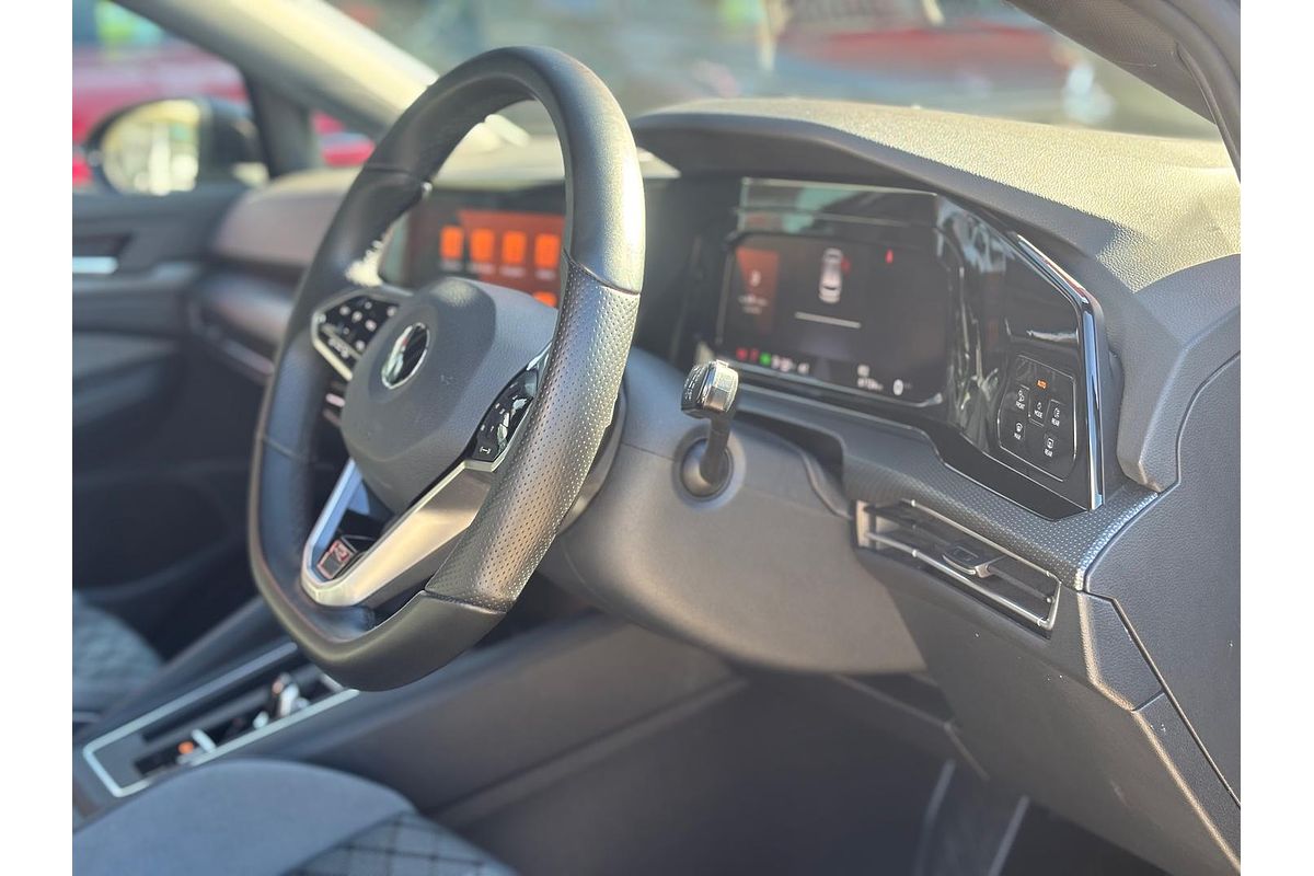 2021 Volkswagen Golf 110TSI R-Line 8