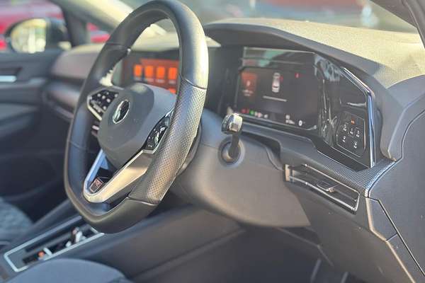 2021 Volkswagen Golf 110TSI R-Line 8